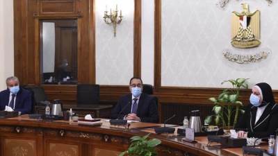 مدبولي يلتقي ممثلي الغرف التجارية للاطمئنان على توافر السلع الأساسية