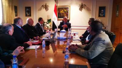 «توفيق» يستعرض خطة تطوير «راكتا» للورق بتكلفة تتجاوز 200 مليون دولار