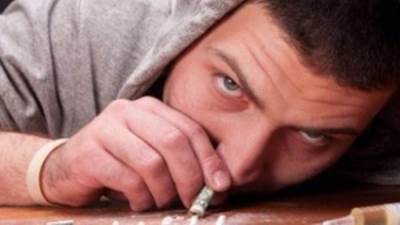 رفضت تديله فلوس.. القبض على عاطل قتل أمه من أجل المخدرات