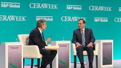 «الملا» يستعرض الأوضاع والتحديات التي تشهدها أسواق الغاز الطبيعي