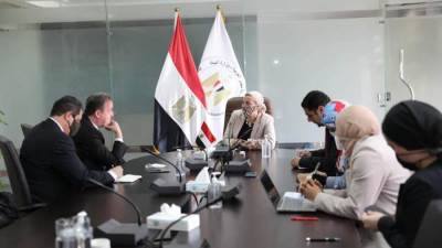 وزيرة البيئة تناقش مع المدير التنفيذي لصندوق المناخ الأخضر نتائج زيارته لمصر