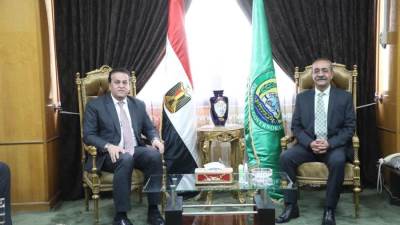 "عبد الغفار" يجتمع مع محافظ الإسماعيلية لمناقشة سرعة تطبيق منظومة التأمين الصحي