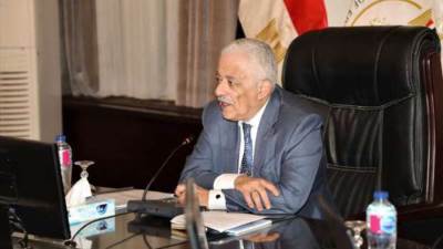 التعليم: تدريب 107 آلاف معلم ومعلمة للصف الرابع الابتدائي