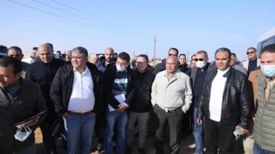 وزير النقل يتفقد مسار الخط الثاني للقطار الكهربائي السريع