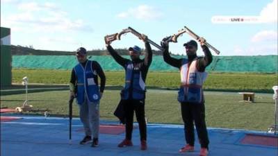 وزير الرياضة يُهنئ محيلبة بـ ذهبية الإسكيت