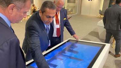 رئيس شركة RX GLOBAL المالكة لمعرض MIPIM يزور الجناح المصري