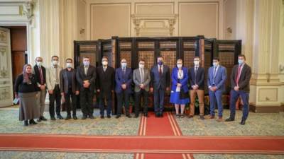 «عبد الغفار» يستقبل وفدًا من الكلية الملكية البريطانية لطب الطوارئ