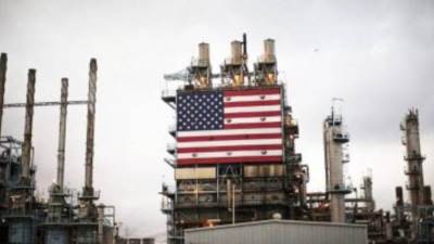 النفط الأمريكي يقفز لأكثر من 100 دولار للبرميل