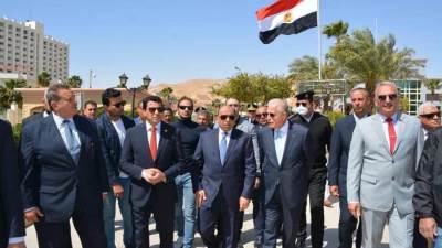 وزيرا التنمية والشباب ومحافظ جنوب سيناء يتفقدون منفذ طابا البري