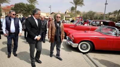 وزير السياحة يشارك في افتتاح كرنفال السيارات التاريخية والكلاسيكية