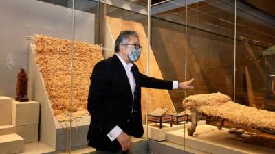 وزير السياحة يتفقد الأعمال الجارية بقاعة النسيج المصري في المتحف القومي