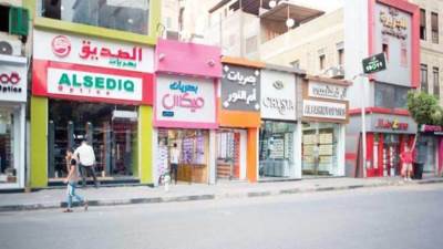 تعرف على مواعيد إغلاق المحلات التجارية في الصيف  