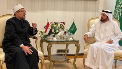 وزير الأوقاف يلتقي وزير الحج السعودي في جدة