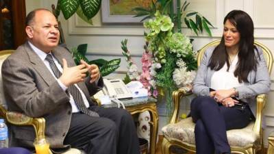 «المشاط» ومحافظ أسيوط يبحثان تطورات تدشين مركز معلومات شبكات المرافق