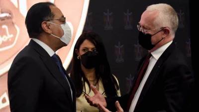 «مدبولي» يشهد التوقيع على اتفاقية التسوية النهائية مع شركة "فيكا" الفرنسية