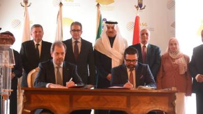 وزير قطاع الأعمال يشهد توقيع عقد إدارة فندق شبرد تحت علامة "ماندارين أورينتال" العالمية (صور)