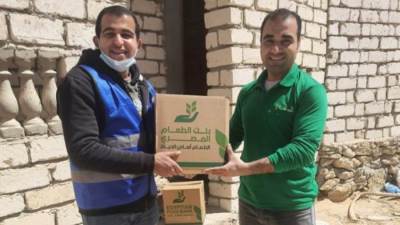 "بنك الطعام وصناع الحياة" في قافلة لتوزيع 2000 كرتونة لدعم المستحقين