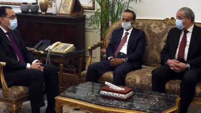 مستثمر إماراتي يعرض إقامة مشروعات في قطاع التجزئة بالمناطق اللوجيستية