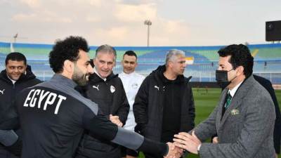 وزير الرياضة يحضر مران المنتخب استعداداً لمباراة السنغال 