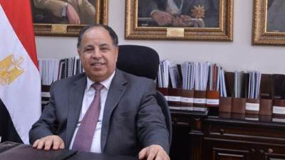 ٣.٢ مليار جنيه ضرائب ورسوم بجمارك الدخيلة ودمياط خلال فبراير الماضى