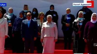 الرئيس السيسي يكرم الأمهات المثاليات 