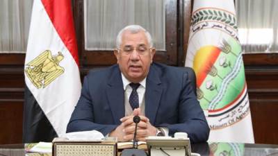 وزير الزراعة يعقد اجتماعا لبحث الاستعداد لموسم حصاد وتوريد القمح