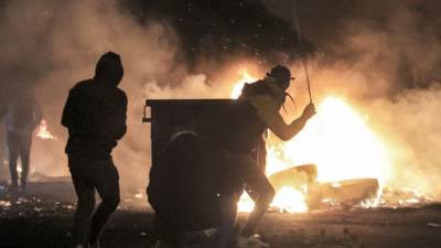 إخماد حريق نشب في منطقة الدخيلة واسفر عن احترق محتوى الشقة