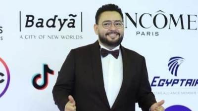 شاهد.. احتفال نجوم الفن بالفنان أحمد رزق في عيد ميلاده