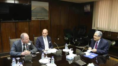 وزير الكهرباء يستقبل رئيس مجموعة هيرنكنيشت ووفد من الشركات الألمانية لبحث التعاون