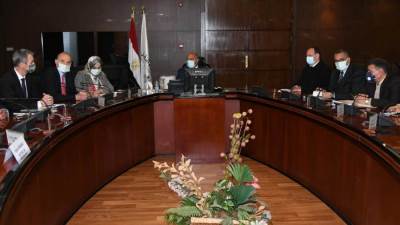 وزير النقل يستقبل وفد عدد من البنوك والشركات الفرنسية لبحث التعاون