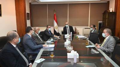 "الجزار" يتابع سير العمل بهيئة المجتمعات العمرانية الجديدة