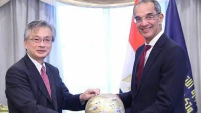 "وزير الاتصالات" يلتقي سفير اليابان لبحث فرص جذب الاستثمارات اليابانية