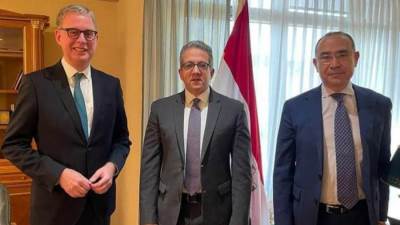 "العناني" يعقد مجموعه من اللقاءات المهنية بالعاصمة الألمانية