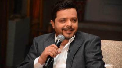 محمد هنيدى عبر تويتر: «بلادي بلادي.. الاستاد بيتهز»