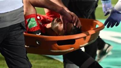 نقل محمد عبد المنعم إلى المستشفى عقب إصابته في مباراة مصر والسنغال