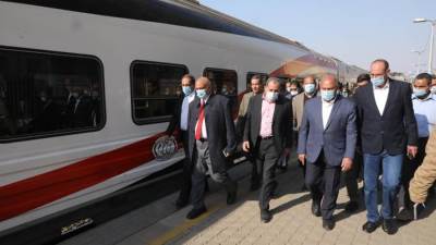 وزير النقل يتفقد محطة مصر ويتابع سير عملية التشغيل التجريبي للبوابات الالكترونيه