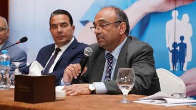 «أيمن أبو العلا» يحذر من خطورة تناول المسكنات بدون إرشادات طبية