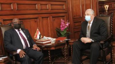 «القصير» يبحث مع سفير دولة زامبيا بالقاهرة سبل التعاون بين البلدين
