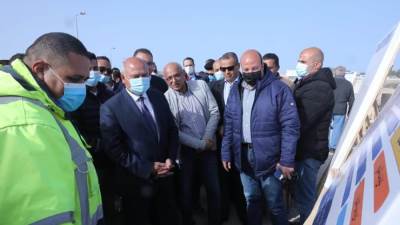 وزير النقل يتفقد مشروع تطوير وتوسعة طريق "وادي النطرون - العلمين" 