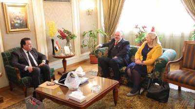 وزير التعليم العالي يستقبل وفد كلية الأطباء والجراحين الملكية بجلاسكو