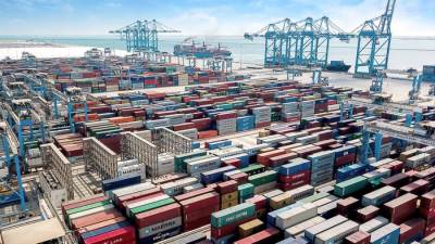 عاجل.. موانئ أبوظبي توقع اتفاقات مع مجموعة مصرية لموانئ متعددة الأغراض 