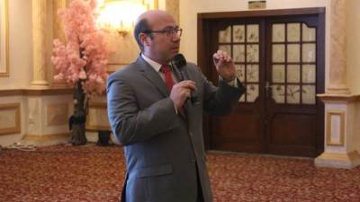 إدارة الازمات على مائدة "البرنامج التأهيلي لرؤساء ونواب اتحادات الطلاب"