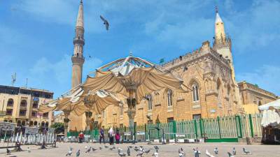 الأوقاف: عودة الصلاه في مسجد الإمام الحسين طوال رمضان وما بعده 