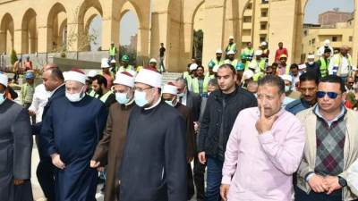 وزير الأوقاف يتفقد الأعمال بجامع عمرو بن العاص (صور) 
