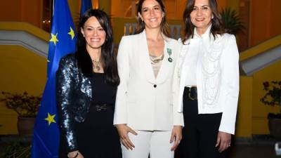 وزيرة الهجرة تشارك في حفل تتويج فنانة الأوبرا فرح الديباني بوسام "فارس"