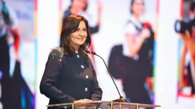 «مكرم» تشارك في حفل تخرج 300 طالب وحصولهم على جائزة "دوق إدنبرة"