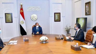 السيسي يتابع موقف حركة السياحة الوافدة إلى مصر ومقترحات تنشيطها