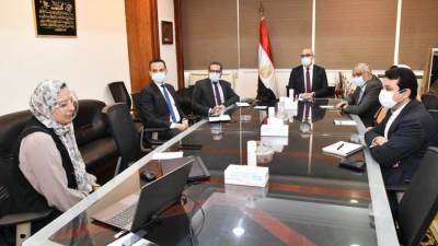 «وزير الإسكان» يستعرض مسودة الدليل الإرشادى لأسس ومعايير الحفاظ على الطابع المعماري