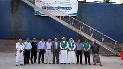 وصول الدفعة الثامنة من منحة المشتقات النفطية السعودية إلى محافظة عدن