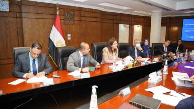 وزيرة التخطيط تستقبل رئيس مركز التنمية المستدامة بجامعة كولومبيا